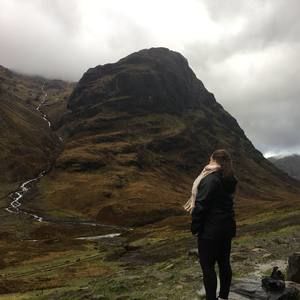 Meet your Posher, Hilary